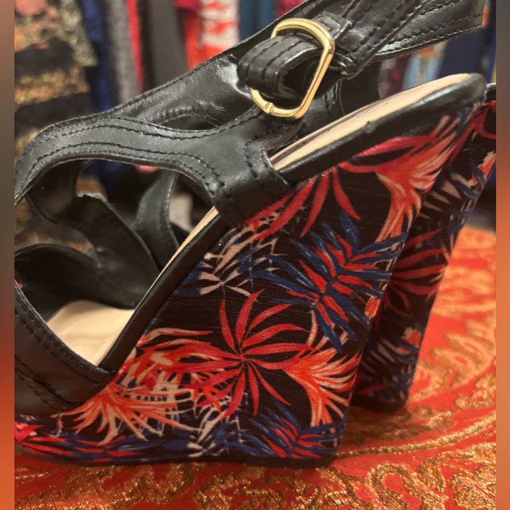 De BlossomCollection black  Strappy Wedge Sandals with Red & Blue Floral Print.